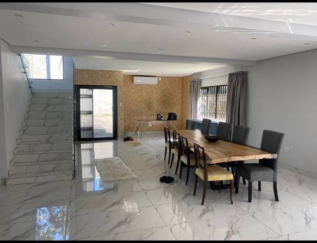 3 BEDROOM TOWNHOUSE FOR SALE IN BEVERLEY HILLS